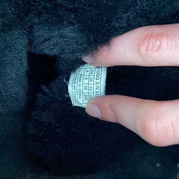 classic tall used black uggs US size 6 shearling - Picture 8 of 8